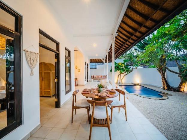 Villa Dadirri - In The Heart Of Seminyak - Walking Distance From Restaurants, Bars And Beach - Perfect Location Dış mekan fotoğraf