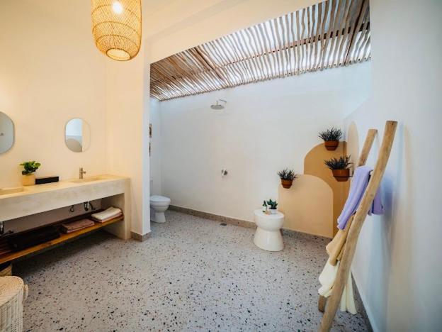 Villa Dadirri - In The Heart Of Seminyak - Walking Distance From Restaurants, Bars And Beach - Perfect Location Dış mekan fotoğraf